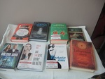 Knihy, které jsme darovali Transfuzní stanici Fakultní nemocnice v Brně pro potěchu pacientů i personálu.