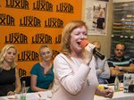  Bára Štěpánová zazpívala v průběhu křtu i několik šansonů. Foto: Miroslav Hynšt