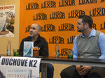 Mick Conefrey spolu s překladatelem knihy Duchové K2  Jakubem Futerou. Foto: Miroslav Hynšt
