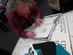 Autor knihy Navždy první Martin Krejsa při autogramiádě na festivalu.