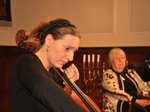 Na violoncello zahrála Dominika Weiss Hošková, na klavír ji doprovázel Jiří Hošek. 
