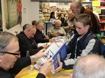 Dne 25. ledna proběhla v knihkupectví Dobrovský v Brně autogramiáda hokejových legend klubu Kometa. Foto: Šárka Tóthová